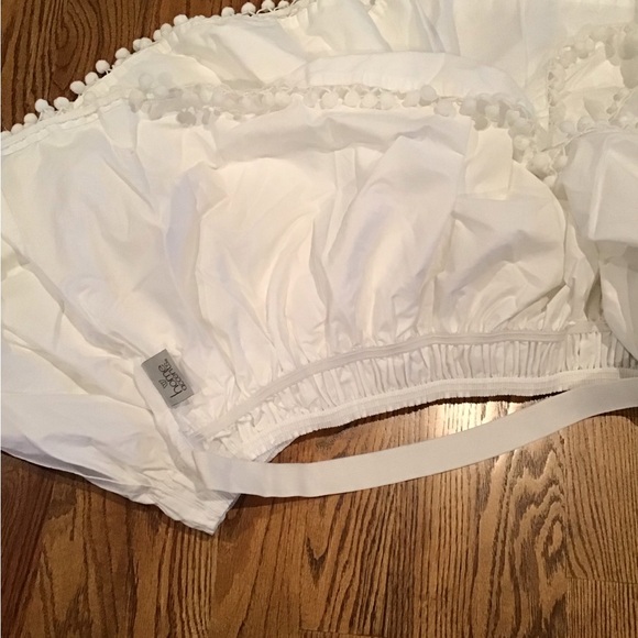 King Bed skirt wrap 
White with Pom poms - Picture 2 of 3